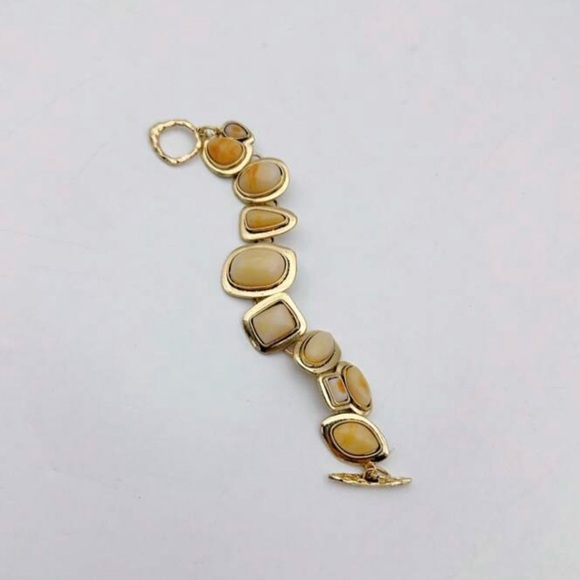Retro Elegant Stone Bracelet - Picture 2 of 2